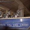"Rette sich wer kann", 2015, Ruderboot Gesamtlänge 5,20m, Kollagen, Islamisten Armee aus 22 Kriegern